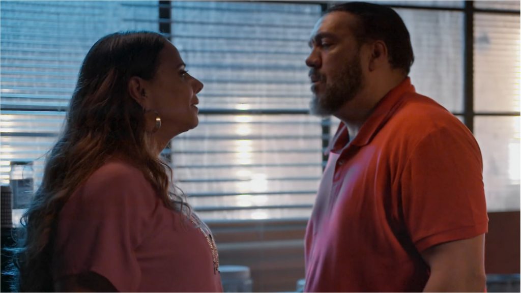 ‘Reinventar’ foi feita para quem? A origem do hit que embalou beijo de Belo e Viviane Araújo na novela