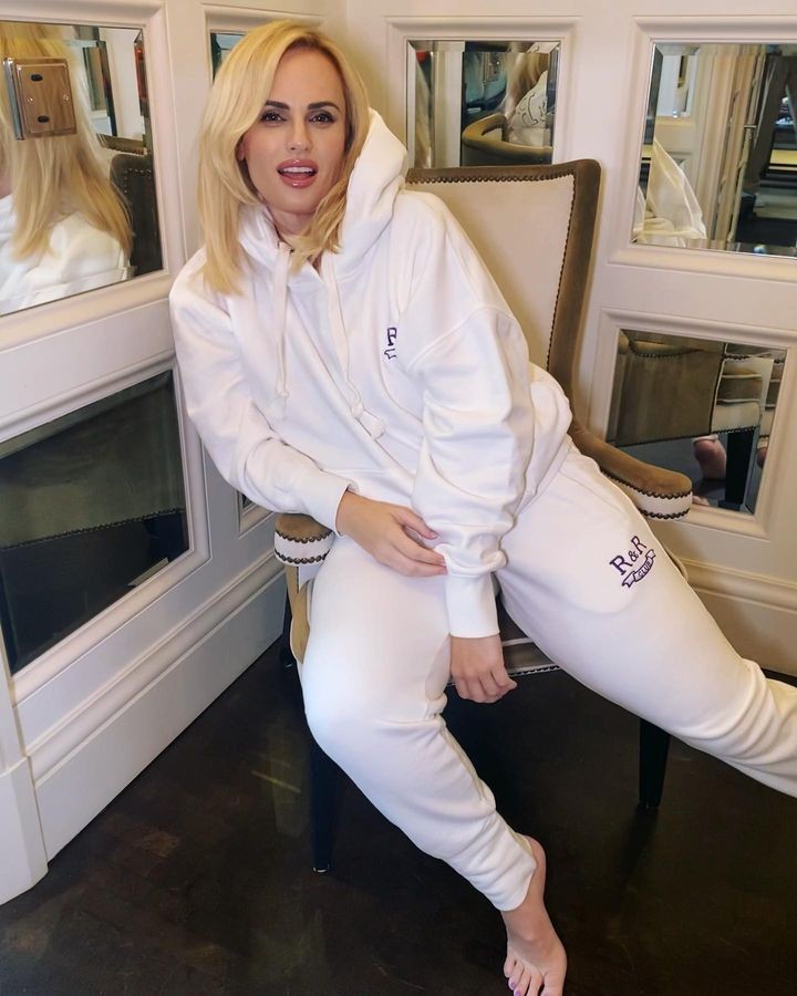 Rebel Wilson enfrenta processo de difamação na Austrália por publicações em redes sociais